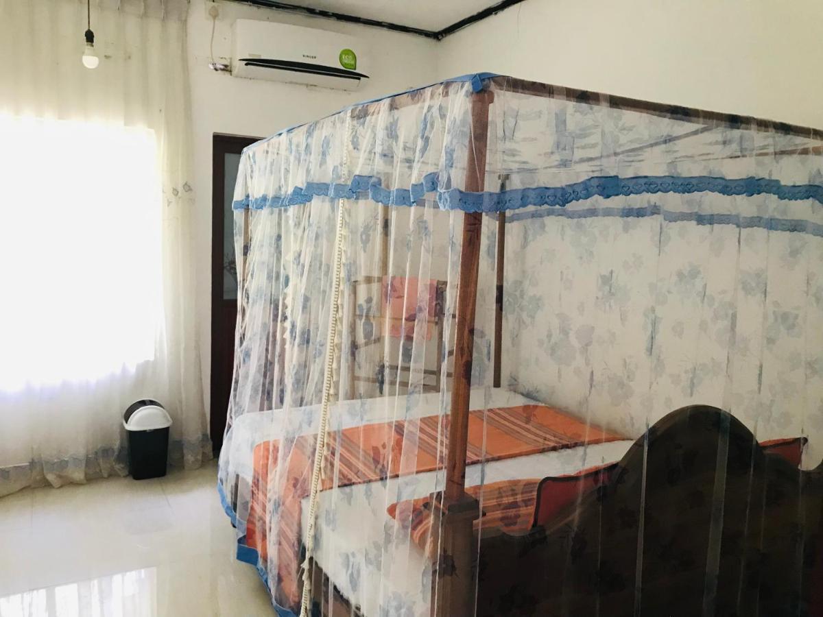 Hotel Charitha Rest Ampara Exterior foto